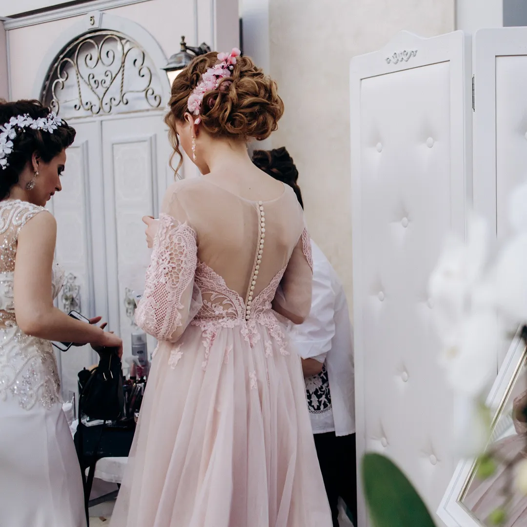 Peinado profesional para bodas y comuniones a domicilio en Madrid - recogidos elegantes para novias